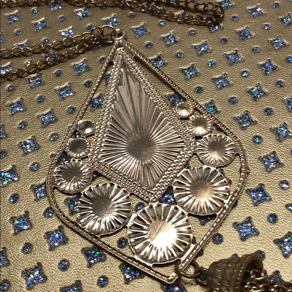 Gold tassel Necklace - Picture 3 of 5